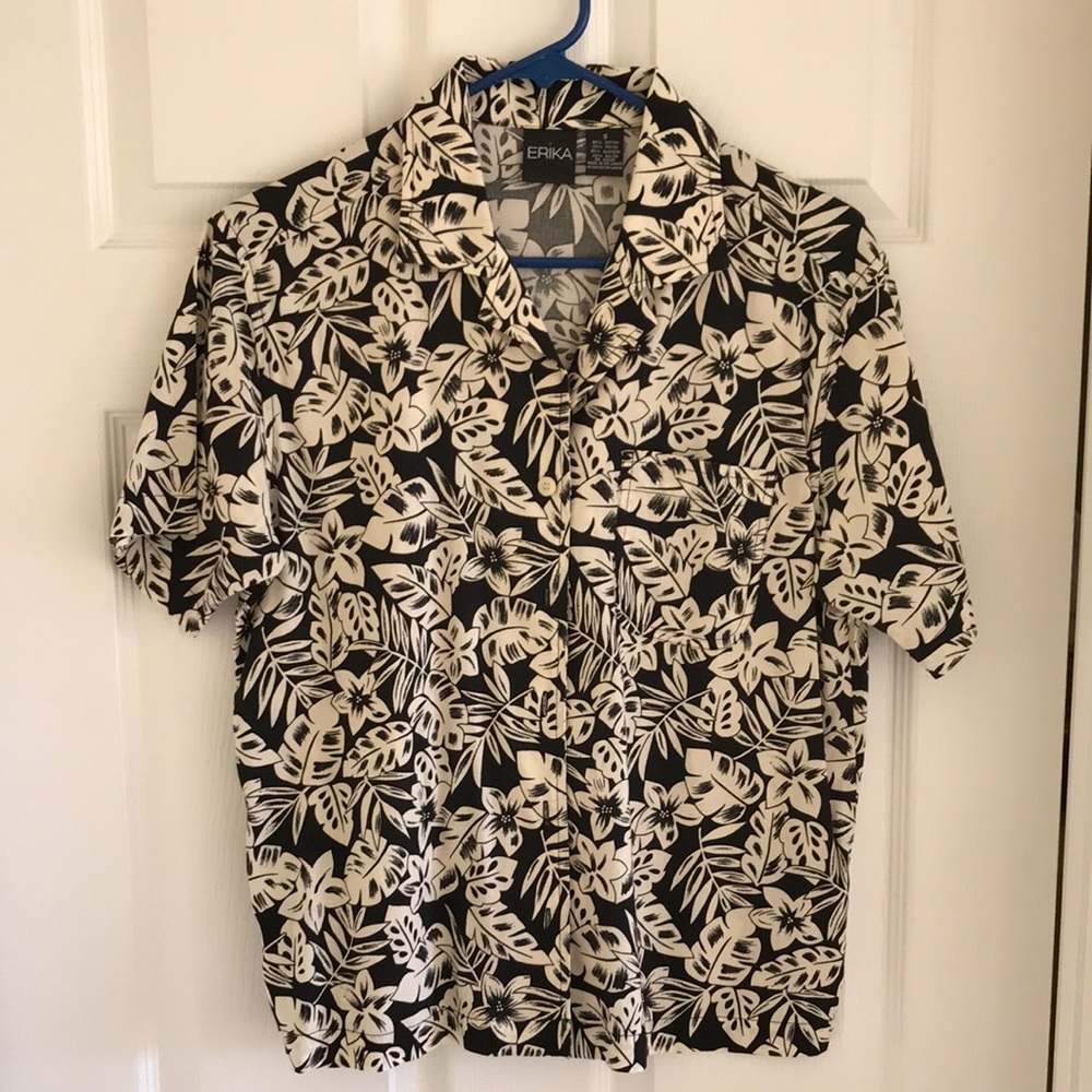 Erika ladies shirt size small black and cream print. Button down